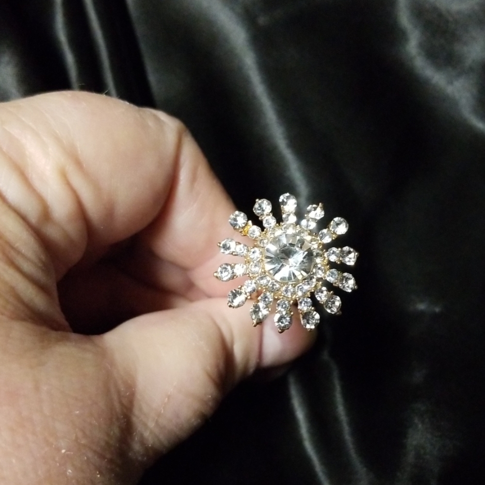 🆕️ Beautiful Gold/Rhinestone  Hairpin